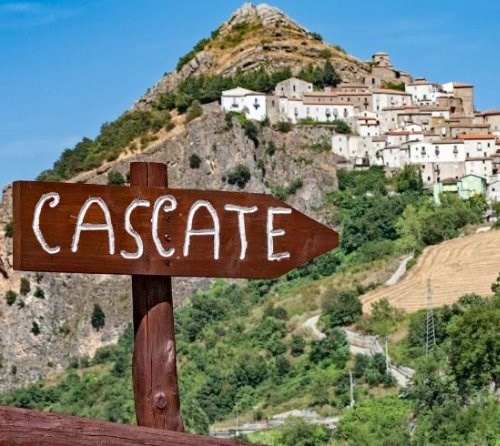 Alla scoperta delle Cascate di San Fele: un viaggio tra natura, storia e libertà su quattro ruote