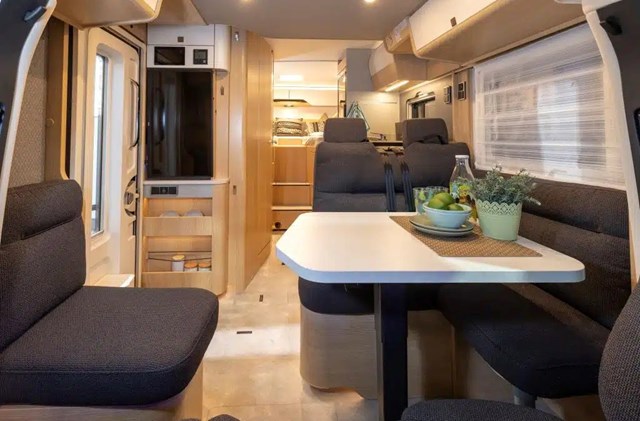 Hymer B Klasse Blackline 6.Jpg