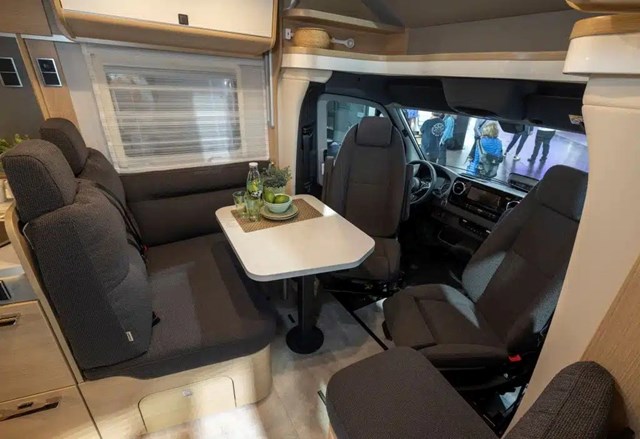 Hymer B Klasse Blackline 8.Jpg