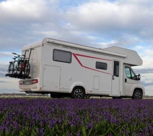 LMC Tourer A690: Il Camper Mansardato Perfetto per la Famiglia