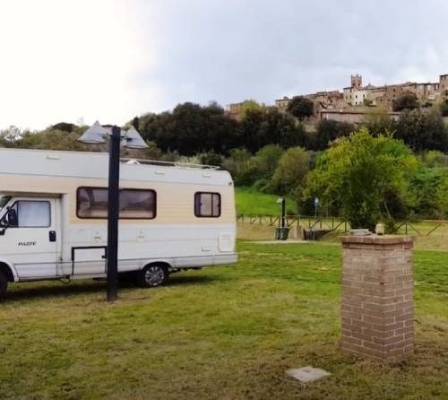 Area Camper “Il Pianetto” a Radicondoli: Un tesoro nascosto tra natura, storia ed enogastronomia